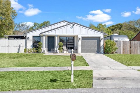 House in Royal Palm Beach, Florida 3 bedrooms, 106.09 sq.m. № 1862082 - photo 1