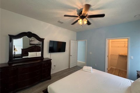 House in Davenport, Florida 6 bedrooms, 303.79 sq.m. № 2121605 - photo 3