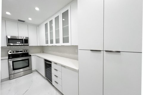 Купить виллу или дом в Плантация, Флорида 4 спальни, 239.13м2, № 1952125 - фото 15