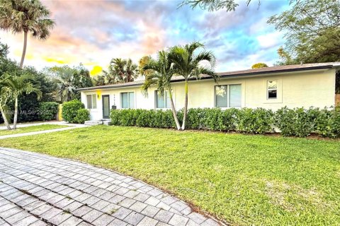 Купить виллу или дом в Плантация, Флорида 4 спальни, 239.13м2, № 1952125 - фото 1