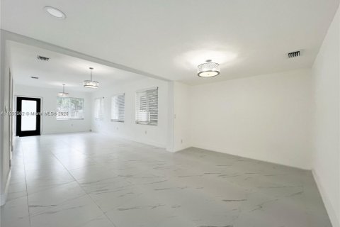 Купить виллу или дом в Плантация, Флорида 4 спальни, 239.13м2, № 1952125 - фото 11