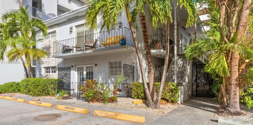 Condo in Miami Beach, Florida, 1 bedroom  № 1994476