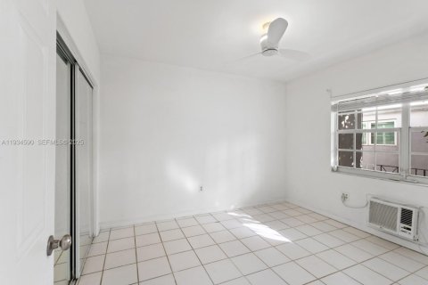 Condo in Miami Beach, Florida, 1 bedroom  № 1994476 - photo 11