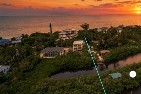 Immobilier commercial à vendre à Englewood, Floride: 5 chambres, 353.59 m2 № 2433571 - photo 2