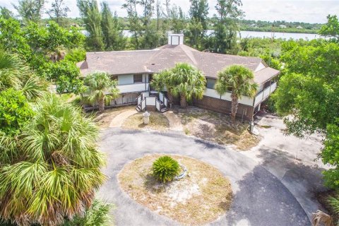 Immobilier commercial à vendre à Englewood, Floride: 5 chambres, 353.59 m2 № 2433571 - photo 4