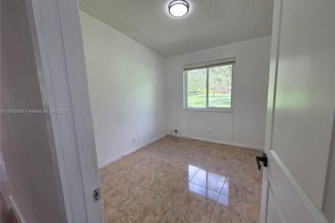 Casa en alquiler en Sunrise, Florida, 3 dormitorios, 97.55 m2 № 1923831 - foto 12