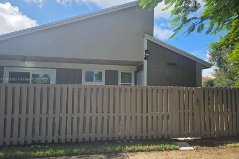 Casa en alquiler en Sunrise, Florida, 3 dormitorios, 97.55 m2 № 1923831 - foto 29