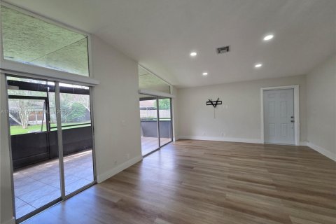 Casa en alquiler en Sunrise, Florida, 3 dormitorios, 97.55 m2 № 1923831 - foto 7