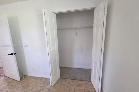 Casa en alquiler en Sunrise, Florida, 3 dormitorios, 97.55 m2 № 1923831 - foto 17