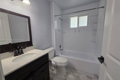 Casa en alquiler en Sunrise, Florida, 3 dormitorios, 97.55 m2 № 1923831 - foto 18