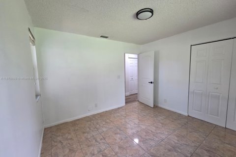 Casa en alquiler en Sunrise, Florida, 3 dormitorios, 97.55 m2 № 1923831 - foto 16