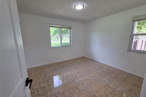 Casa en alquiler en Sunrise, Florida, 3 dormitorios, 97.55 m2 № 1923831 - foto 15