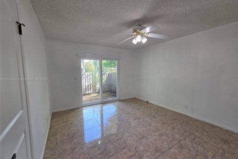 Casa en alquiler en Sunrise, Florida, 3 dormitorios, 97.55 m2 № 1923831 - foto 20