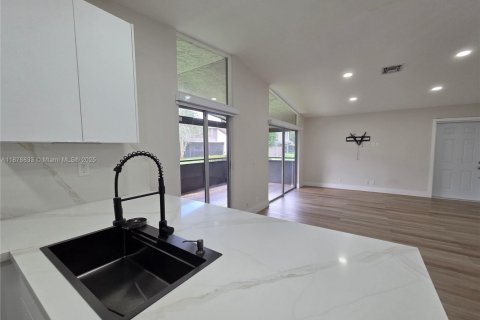 Casa en alquiler en Sunrise, Florida, 3 dormitorios, 97.55 m2 № 1923831 - foto 6