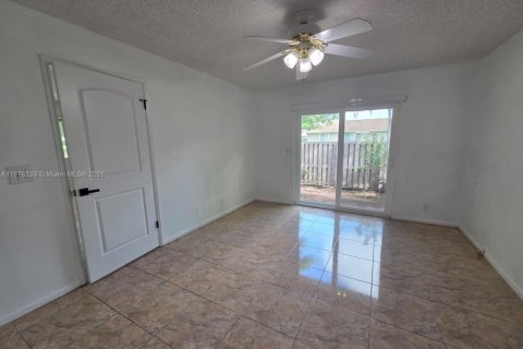 Casa en alquiler en Sunrise, Florida, 3 dormitorios, 97.55 m2 № 1923831 - foto 21