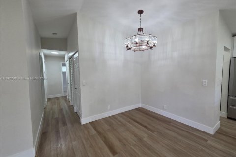 Casa en alquiler en Sunrise, Florida, 3 dormitorios, 97.55 m2 № 1923831 - foto 8