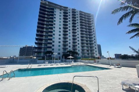 Copropriété à vendre à Miami, Floride: 1 chambre, 66.89 m2 № 1964135 - photo 2