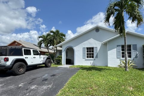 House in Homestead, Florida 3 bedrooms, 111.2 sq.m. № 1895430 - photo 2