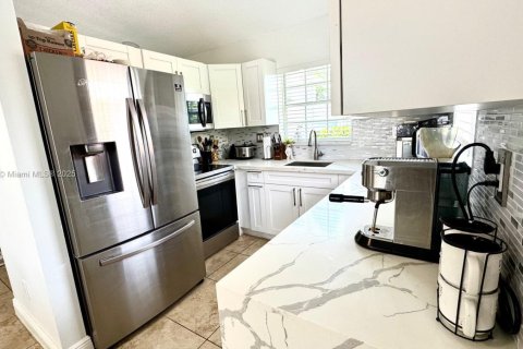 House in Homestead, Florida 3 bedrooms, 111.2 sq.m. № 1895430 - photo 6