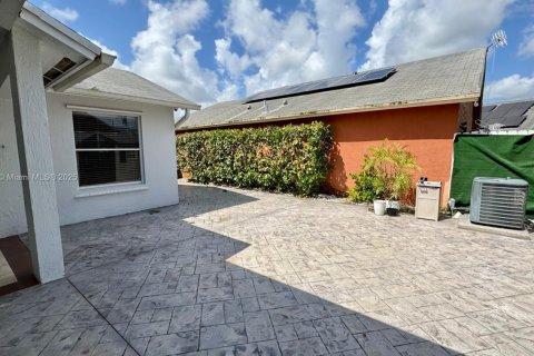 House in Homestead, Florida 3 bedrooms, 111.2 sq.m. № 1895430 - photo 20