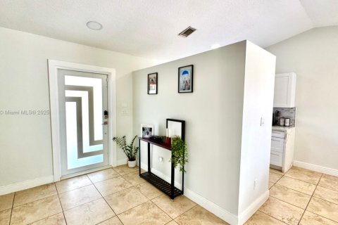 House in Homestead, Florida 3 bedrooms, 111.2 sq.m. № 1895430 - photo 3