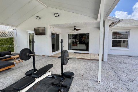 House in Homestead, Florida 3 bedrooms, 111.2 sq.m. № 1895430 - photo 21