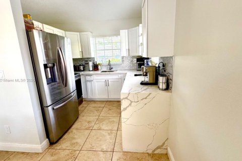 House in Homestead, Florida 3 bedrooms, 111.2 sq.m. № 1895430 - photo 7