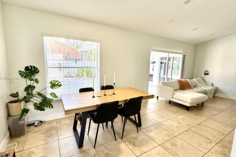 House in Homestead, Florida 3 bedrooms, 111.2 sq.m. № 1895430 - photo 4