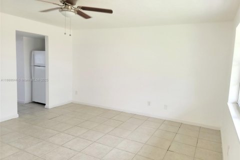 Casa en alquiler en Homestead, Florida, 2 dormitorios, 161.28 m2 № 1938567 - foto 5