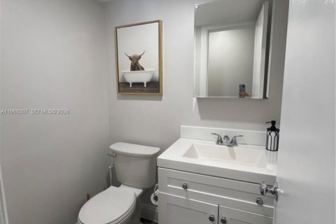 Condo in North Miami Beach, Florida, 1 bedroom  № 2031679 - photo 14