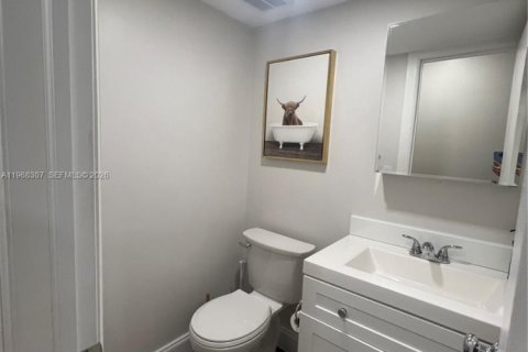 Condo in North Miami Beach, Florida, 1 bedroom  № 2031679 - photo 13