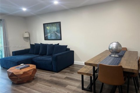 Condo in North Miami Beach, Florida, 1 bedroom  № 2031679 - photo 23