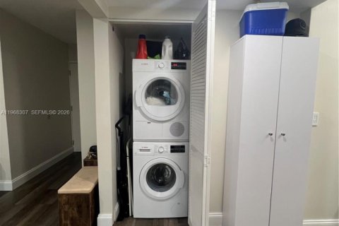 Condo in North Miami Beach, Florida, 1 bedroom  № 2031679 - photo 6