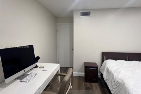 Condo in North Miami Beach, Florida, 1 bedroom  № 2031679 - photo 12