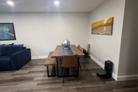 Condo in North Miami Beach, Florida, 1 bedroom  № 2031679 - photo 4