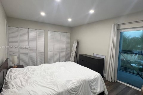 Condo in North Miami Beach, Florida, 1 bedroom  № 2031679 - photo 19