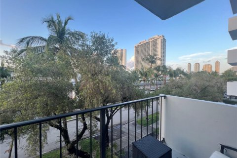 Condo in North Miami Beach, Florida, 1 bedroom  № 2031679 - photo 9