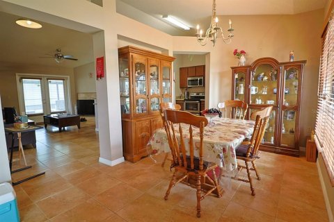 House in Deltona, Florida 3 bedrooms, 125.6 sq.m. № 1825295 - photo 7