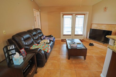 House in Deltona, Florida 3 bedrooms, 125.6 sq.m. № 1825295 - photo 8