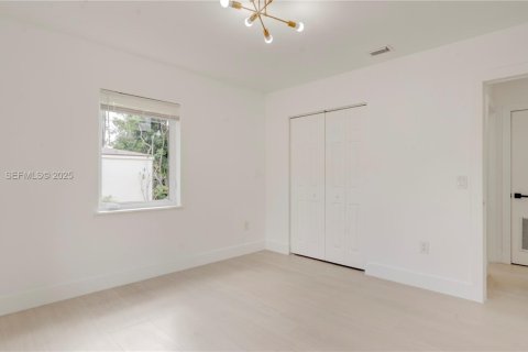 Casa en venta en North Miami, Florida, 3 dormitorios, 150.97 m2 № 1982406 - foto 14