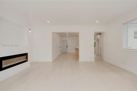 Casa en venta en North Miami, Florida, 3 dormitorios, 150.97 m2 № 1982406 - foto 27