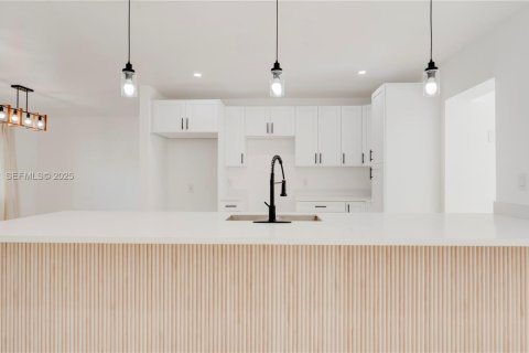 Casa en venta en North Miami, Florida, 3 dormitorios, 150.97 m2 № 1982406 - foto 4