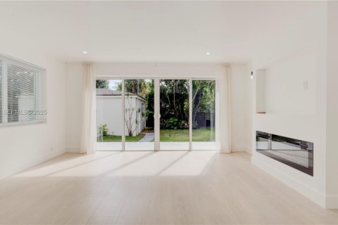 Casa en venta en North Miami, Florida, 3 dormitorios, 150.97 m2 № 1982406 - foto 25