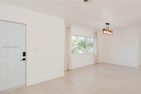 Casa en venta en North Miami, Florida, 3 dormitorios, 150.97 m2 № 1982406 - foto 6