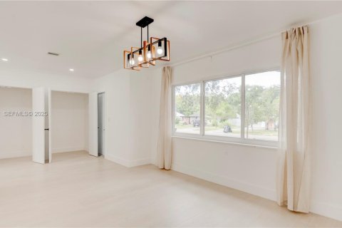 Casa en venta en North Miami, Florida, 3 dormitorios, 150.97 m2 № 1982406 - foto 21