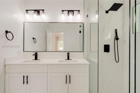 Casa en venta en North Miami, Florida, 3 dormitorios, 150.97 m2 № 1982406 - foto 10