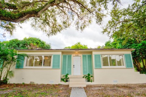 Casa en venta en North Miami, Florida, 3 dormitorios, 150.97 m2 № 1982406 - foto 2