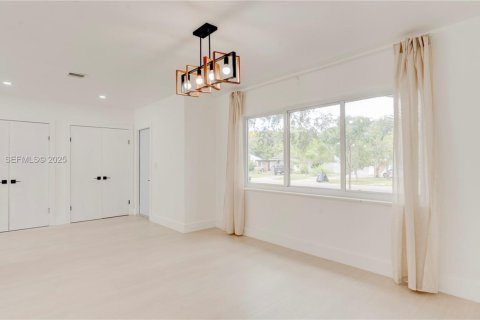 Casa en venta en North Miami, Florida, 3 dormitorios, 150.97 m2 № 1982406 - foto 20