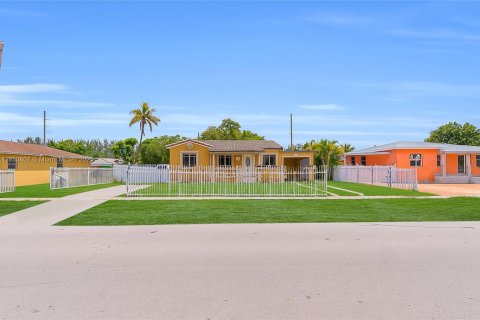 Casa en venta en Hialeah, Florida, 4 dormitorios, 145.86 m2 № 1877799 - foto 3