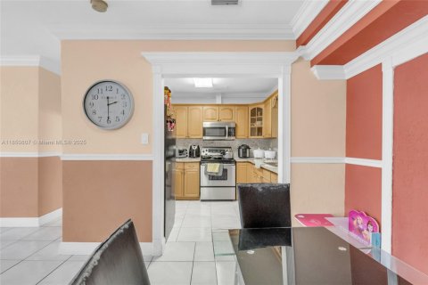 Casa en venta en Hialeah, Florida, 4 dormitorios, 145.86 m2 № 1877799 - foto 7